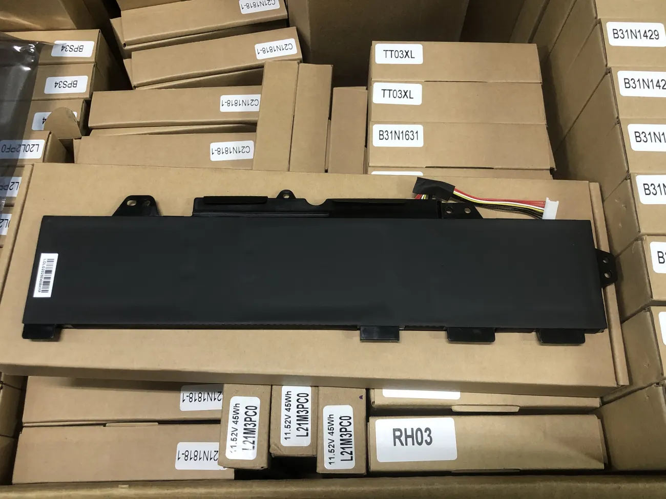 PIN HP 850 G5 G6 TT03XL (ZIN) - 3 CELL - HP EliteBook 850 G5, 850 G6, 755 G5, 755 G6, ZBook 15U G5, Zbook 15U G6, G536 G541 G542 G544, TT03XL mặt sau