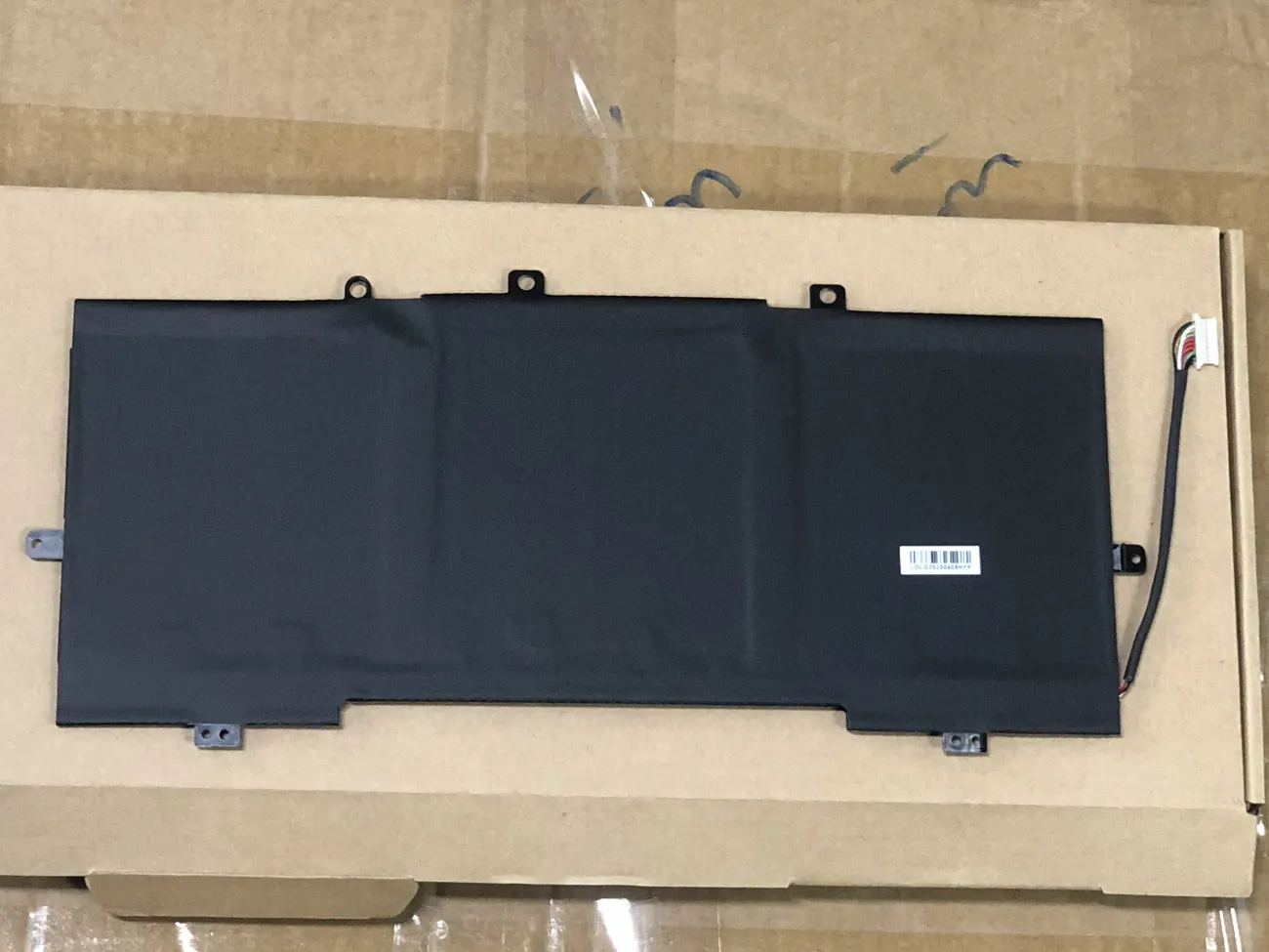 Pin HP VR03XL mặt sau