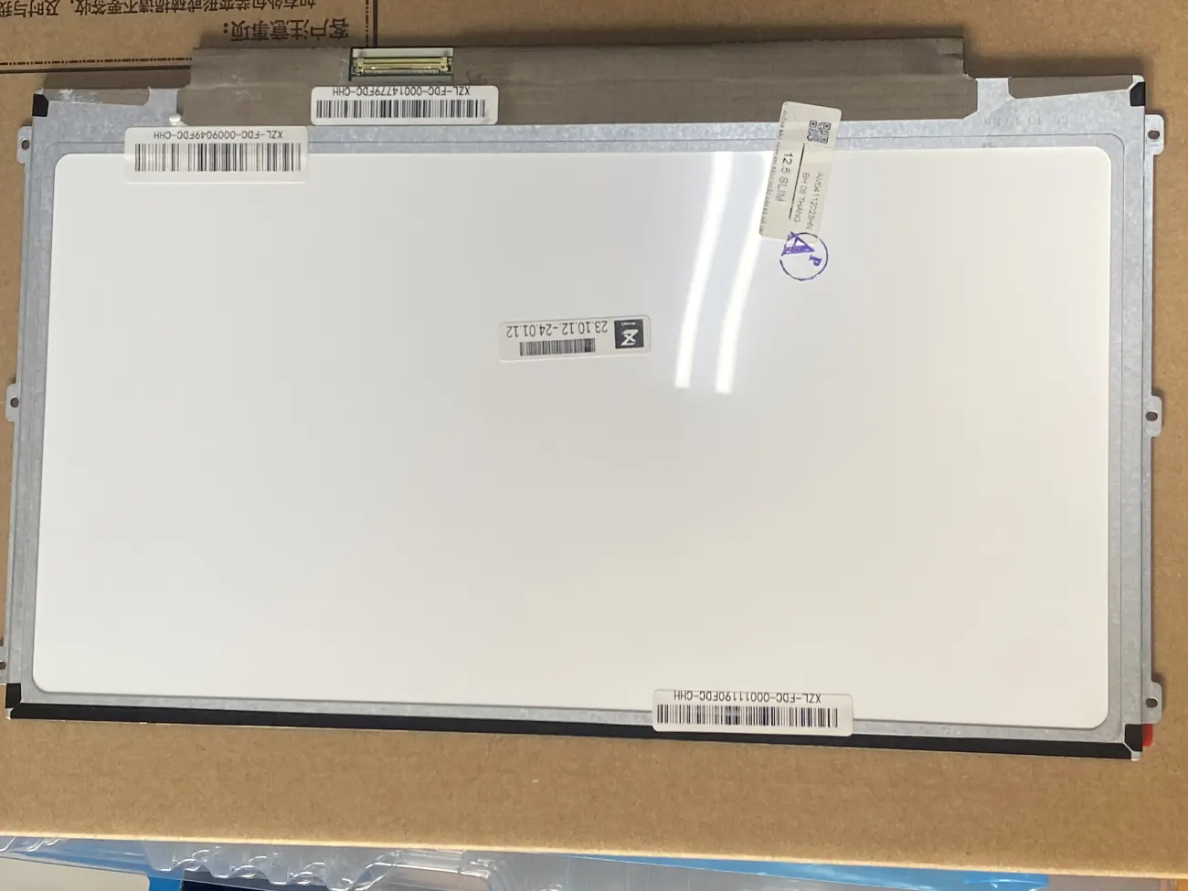 LCD 12.5 Slim mặt sau