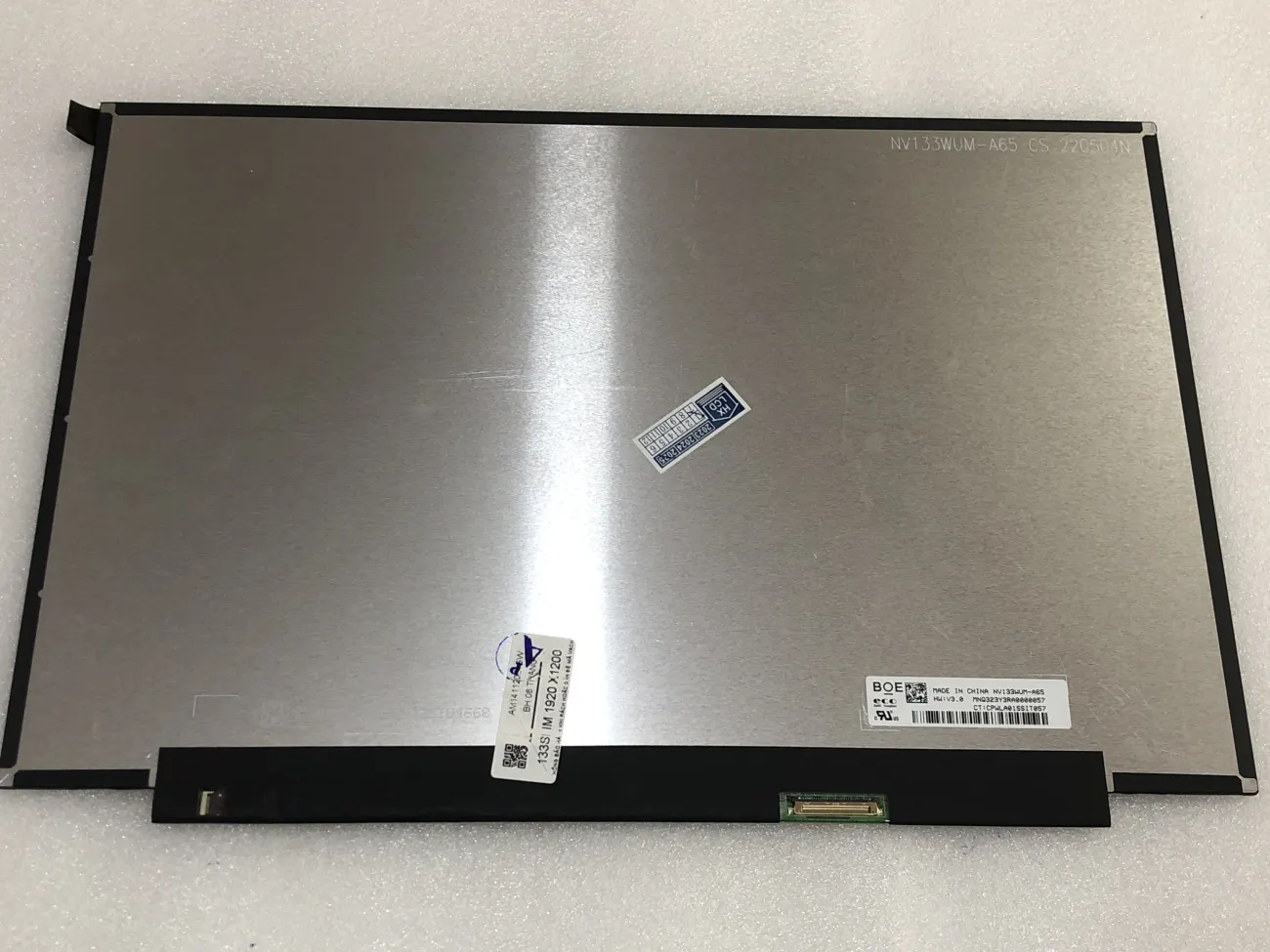 Màn 13.3 SLIM 1920*1200 mặt sau