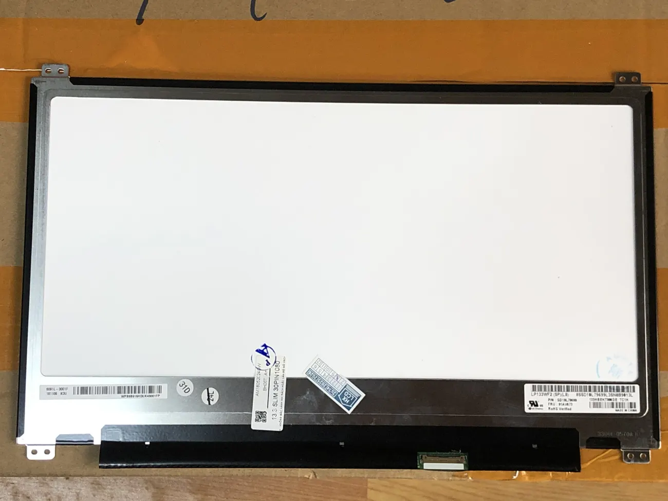 Màn 13.3 slim 30 pin full HD ips có tai mặt trước