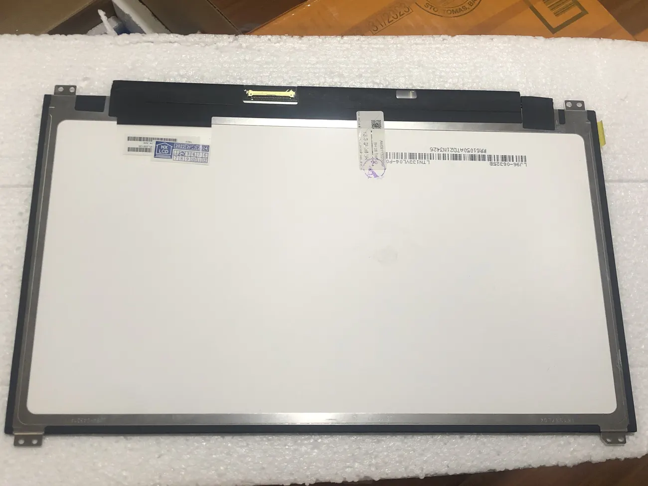 Màn 13.3 SLIM 3K mặt sau