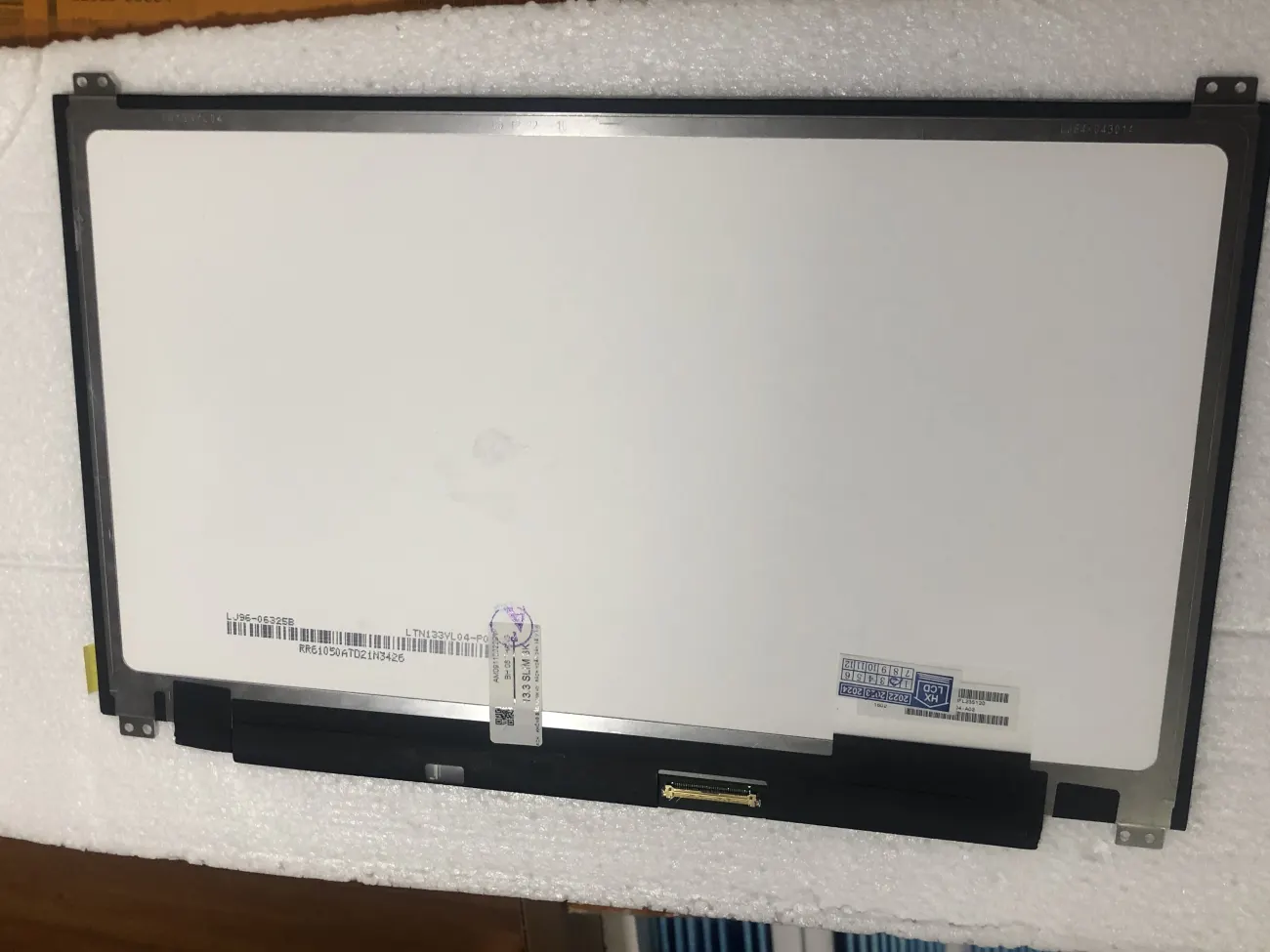 Màn 13.3 SLIM 3K mặt trước
