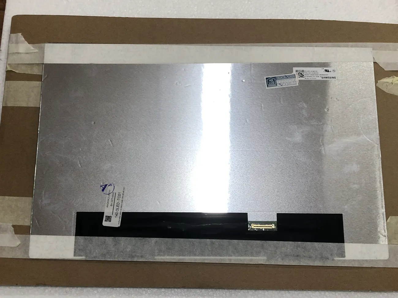Màn 14.0 OLED -TC01 mặt trước