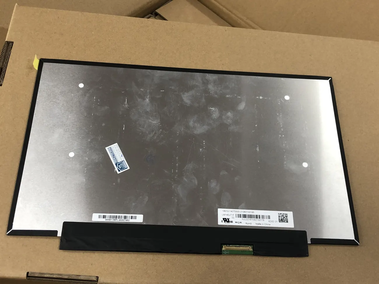 Màn 14.0 SLIM-144HZ mặt sau