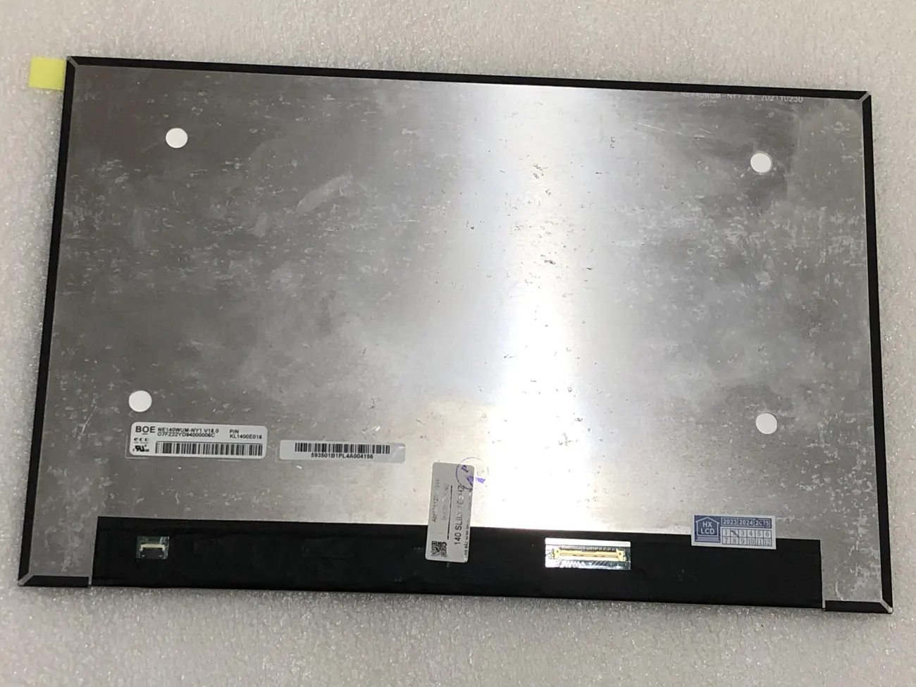 Màn 14.0 SLIM-165HZ mặt sau
