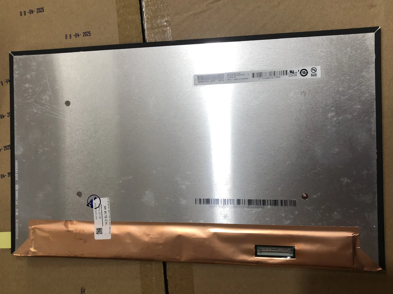 Màn 14.0 SLIM-4K mặt sau