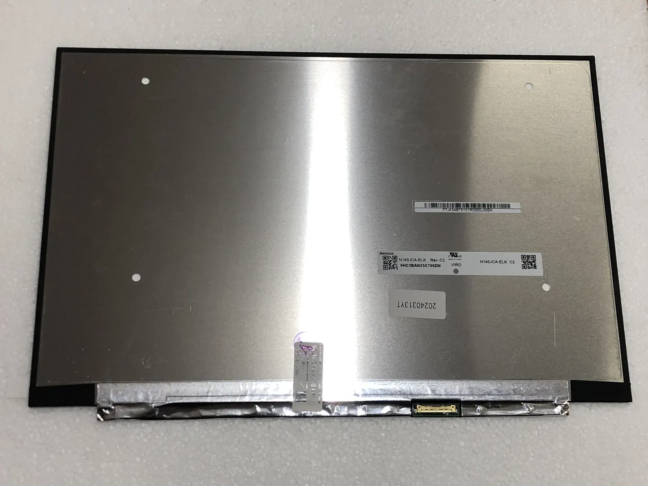 Màn 14.0 SLIM FHD+ TY LE 16:10 mặt trước