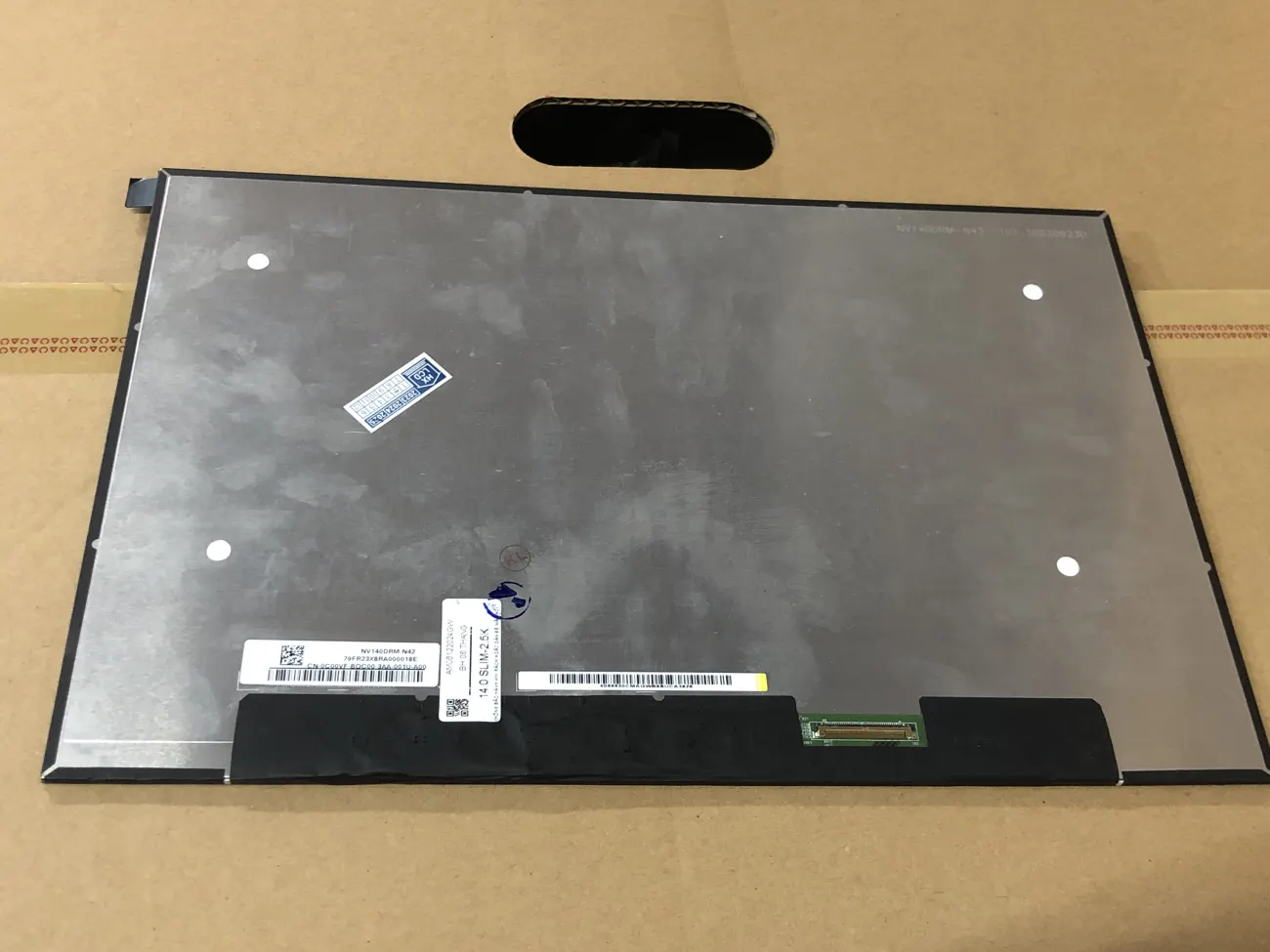 Màn 14.0 SLIM 2.5K mặt trước