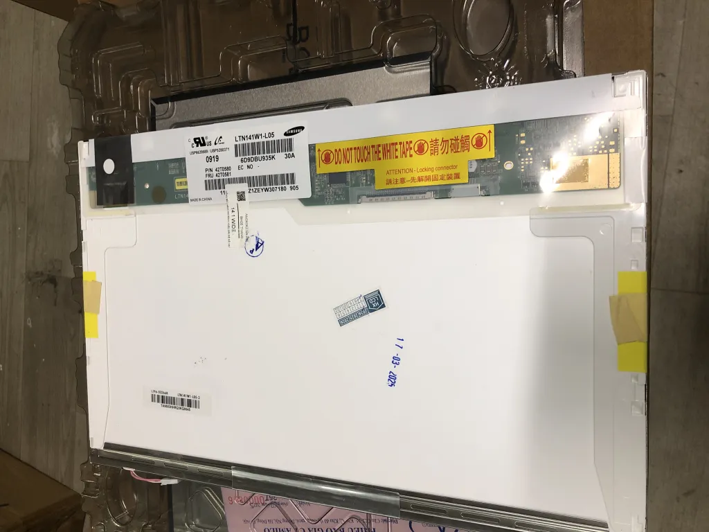 LCD 14.1 wide RP mặt trước