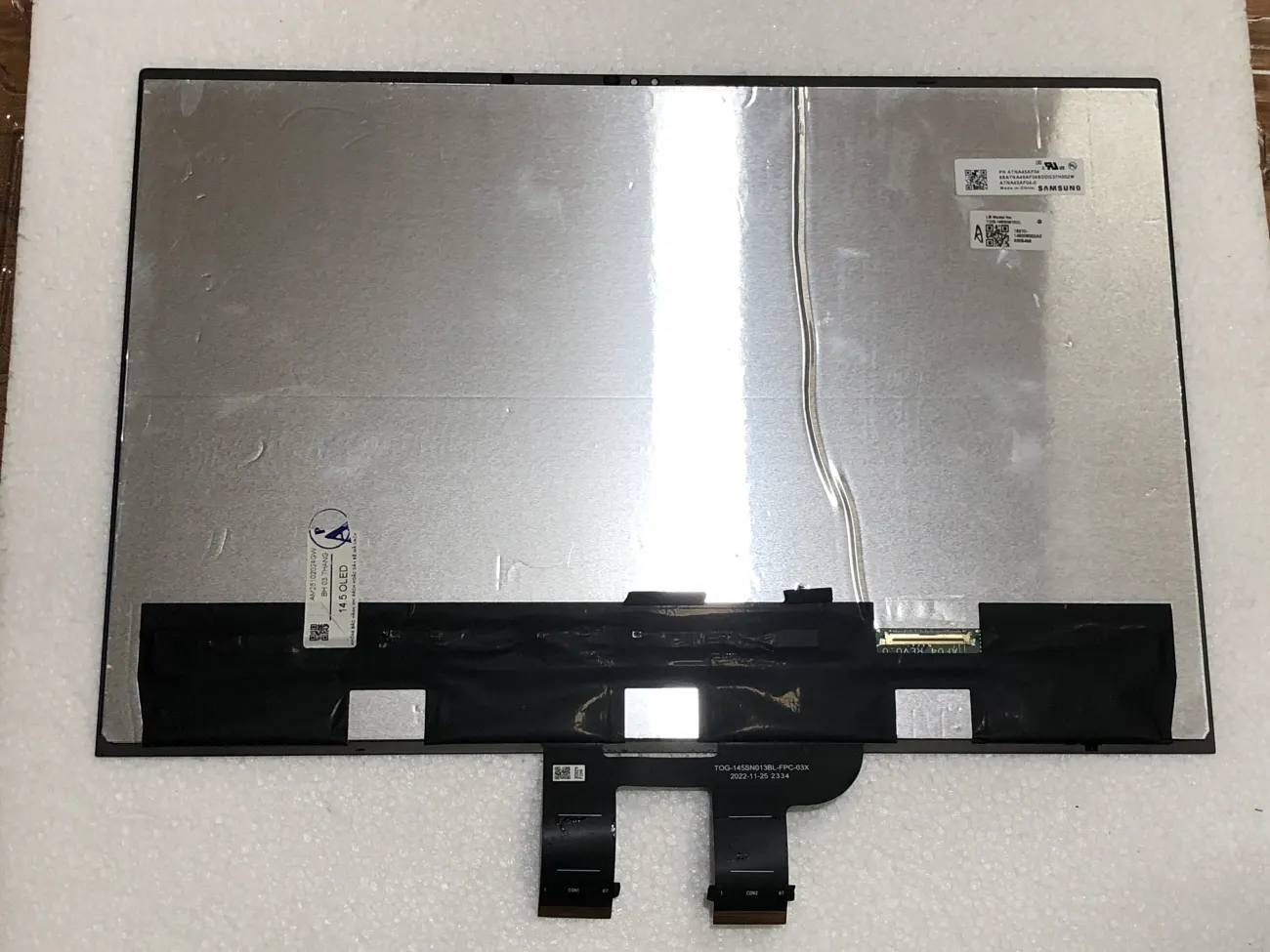 Màn 14.5 OLED mặt trước