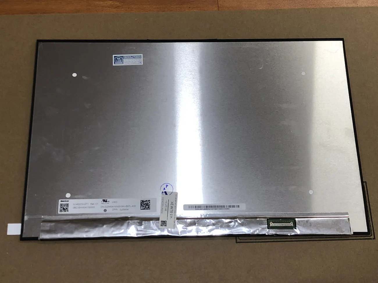 Màn 14.5 SLIM 2K mặt sau
