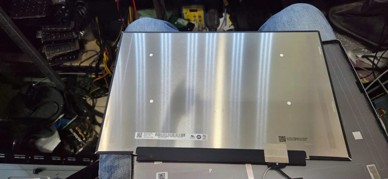 Màn hình 15.3 slim 30 pin full hd mặt sau