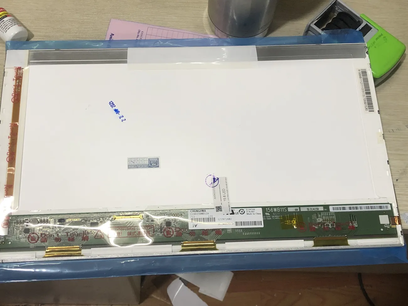 Màn 15.6 led RP 99% mặt trước