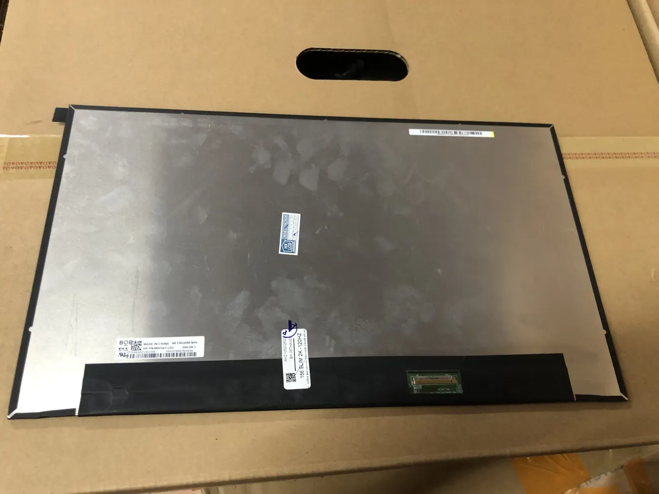 156 slim2.5k -120hz mặt sau
