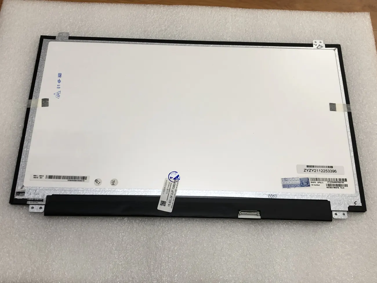Màn 15.6 SLIM 30 PIN 1080 IPS mặt trước