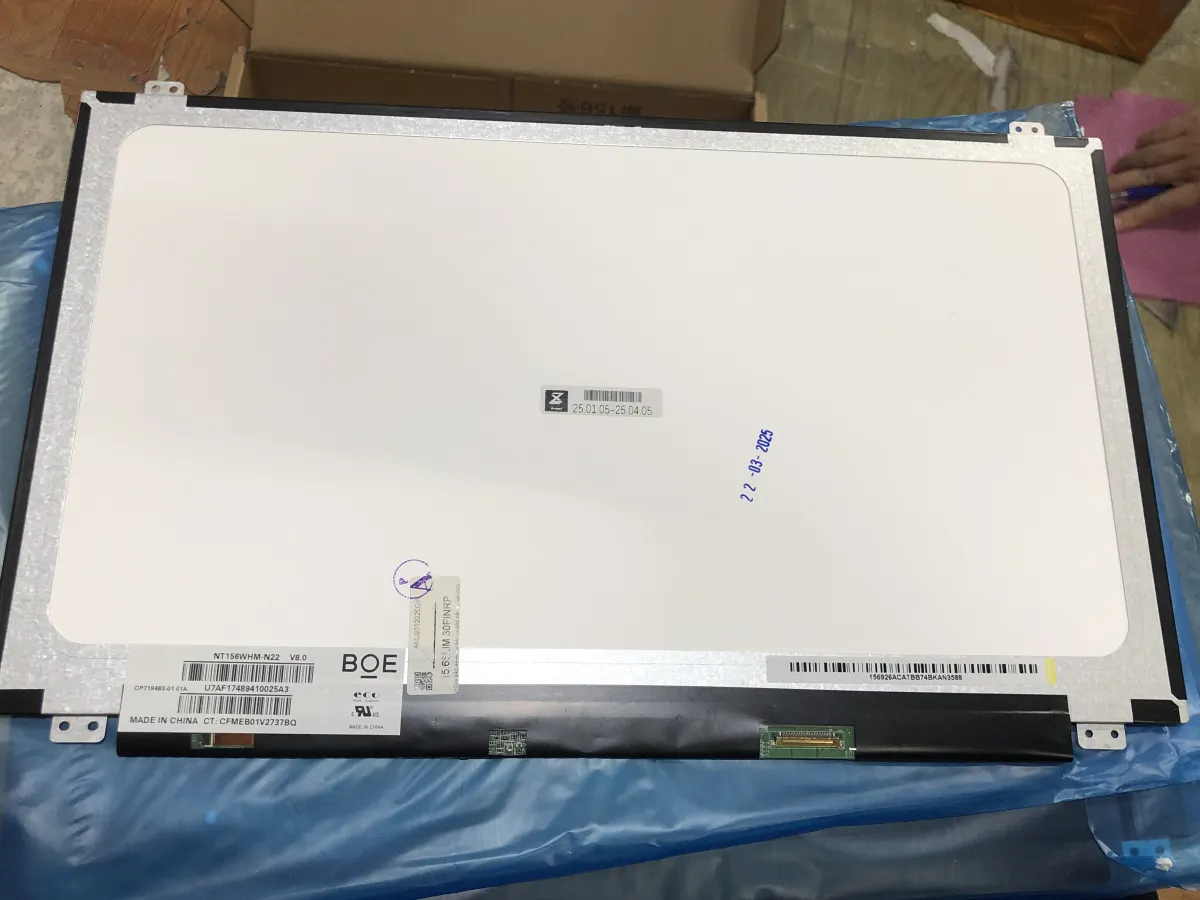 Màn 15.6 SLIM 30 pin RP 99% có tai mặt trước