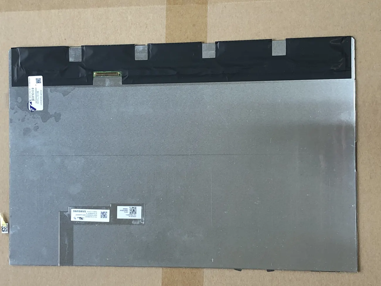 Màn 16.0 OLED 3K mặt trước