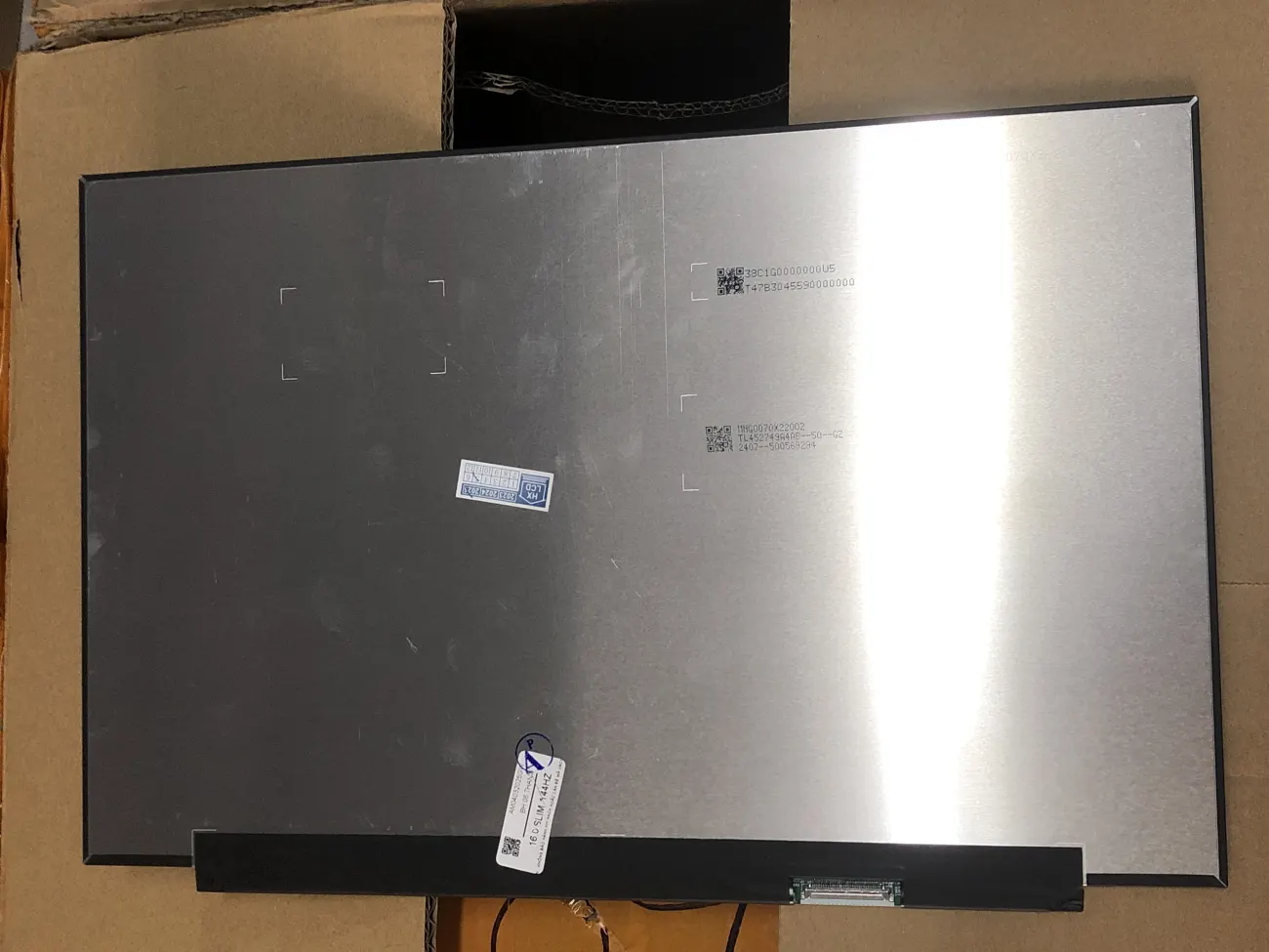 Màn 16.0 slim 1920 x1200 144HZ mặt trước