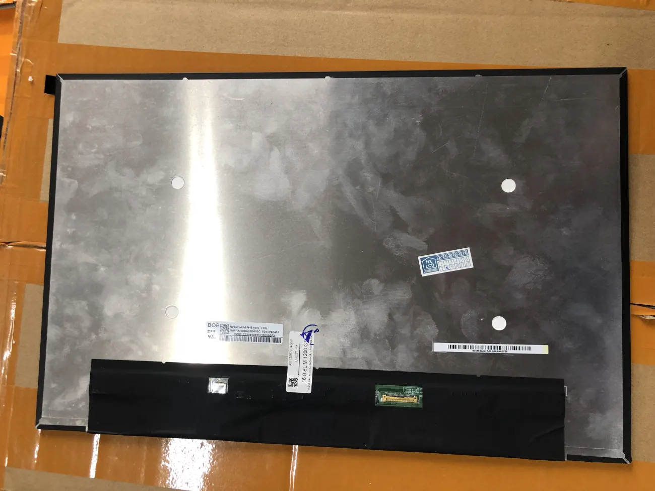 Màn 16.0 SLIM FHD+ TYLE 16:10 chân thường mặt trước