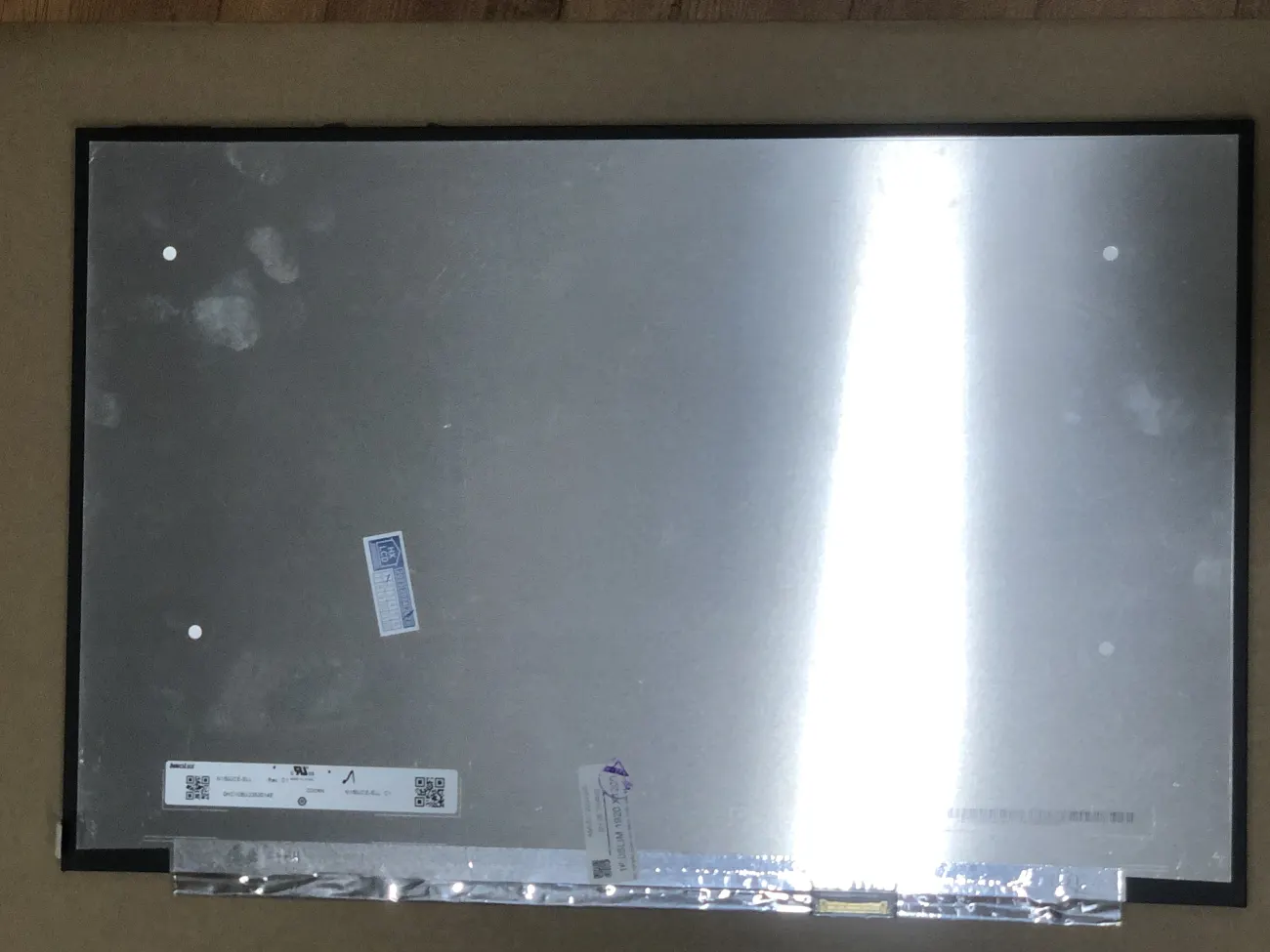 Màn 16.0 SLIM 1920*1200 mặt trước
