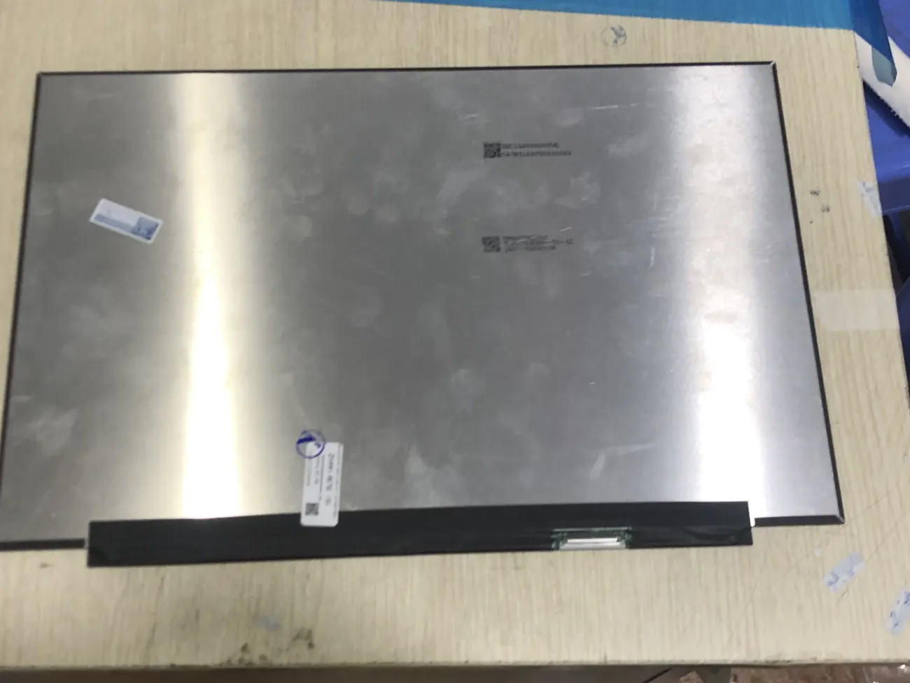 Màn 16.1 slim 144hz mặt trước