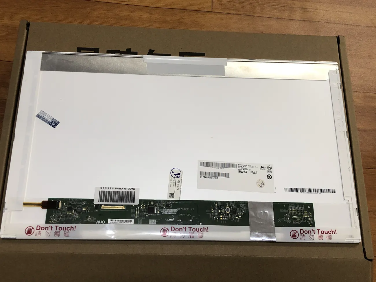 Màn 17.3 LED mặt trước