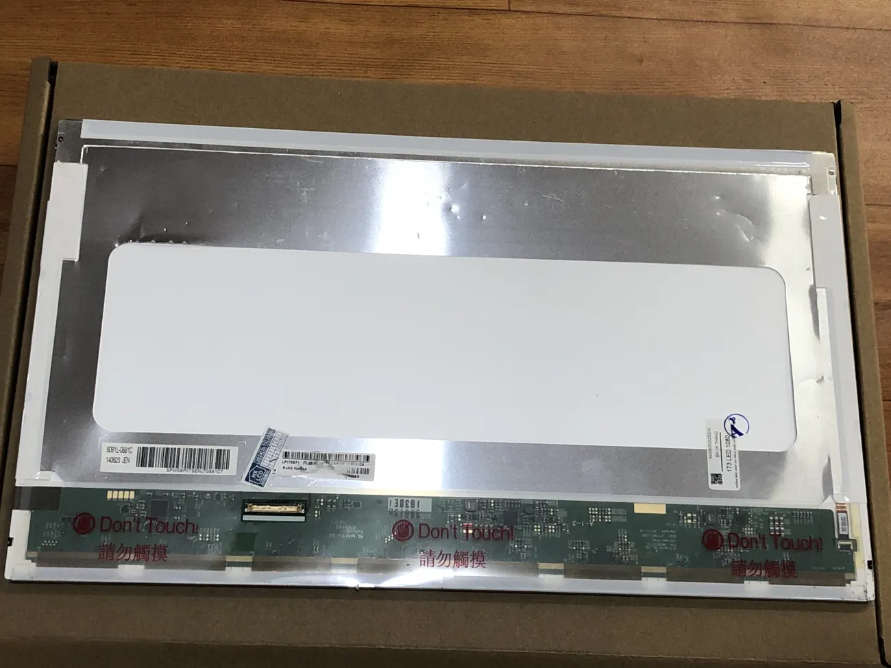Màn 17.3 LED 1080 full hd mặt sau