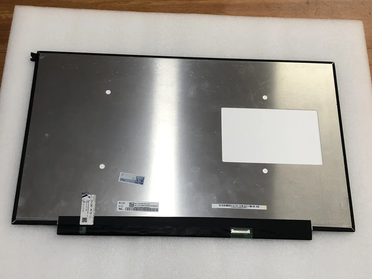 Màn 17.3 SLIM 360HZ mặt sau