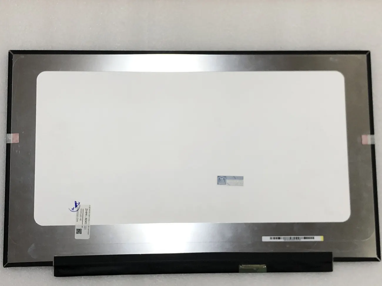 Màn 17.3 SLIM 144HZ mặt sau