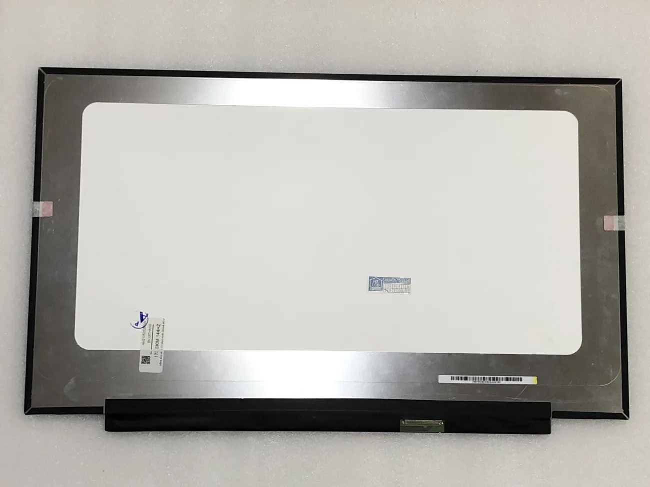 Màn 17.3 SLIM 144HZ mặt trước