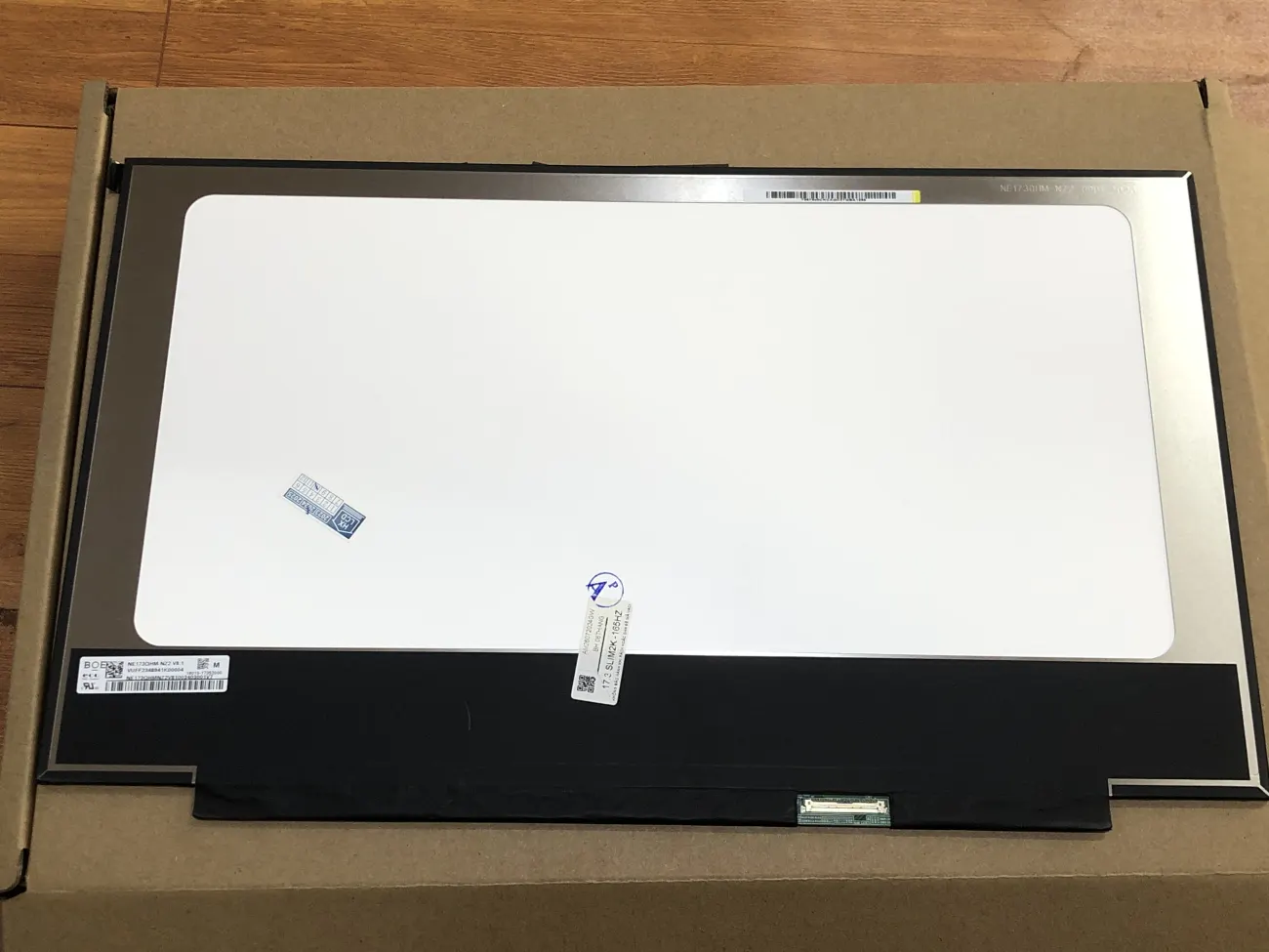Màn 17.3 slim 40pin 2K 165HZ mặt trước