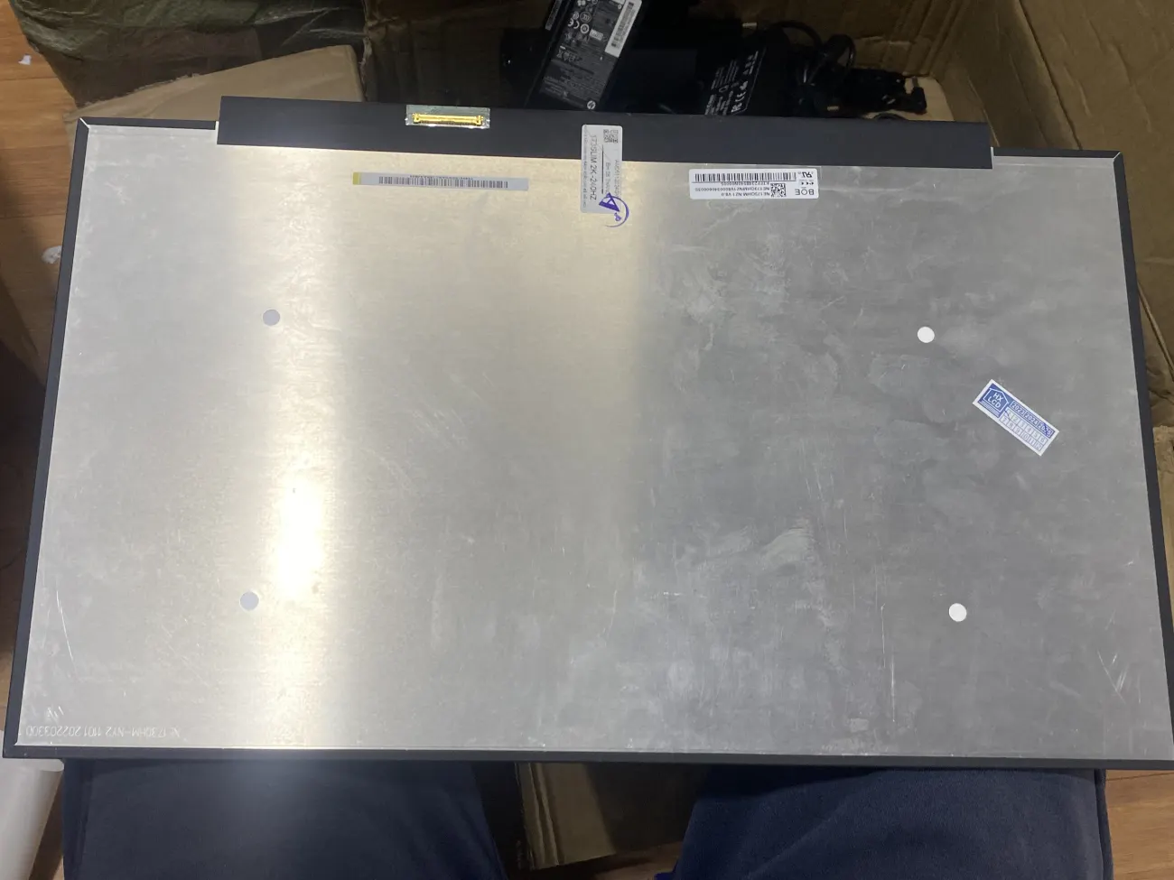 Màn 17.3 SLIM 2K 240HZ mặt trước