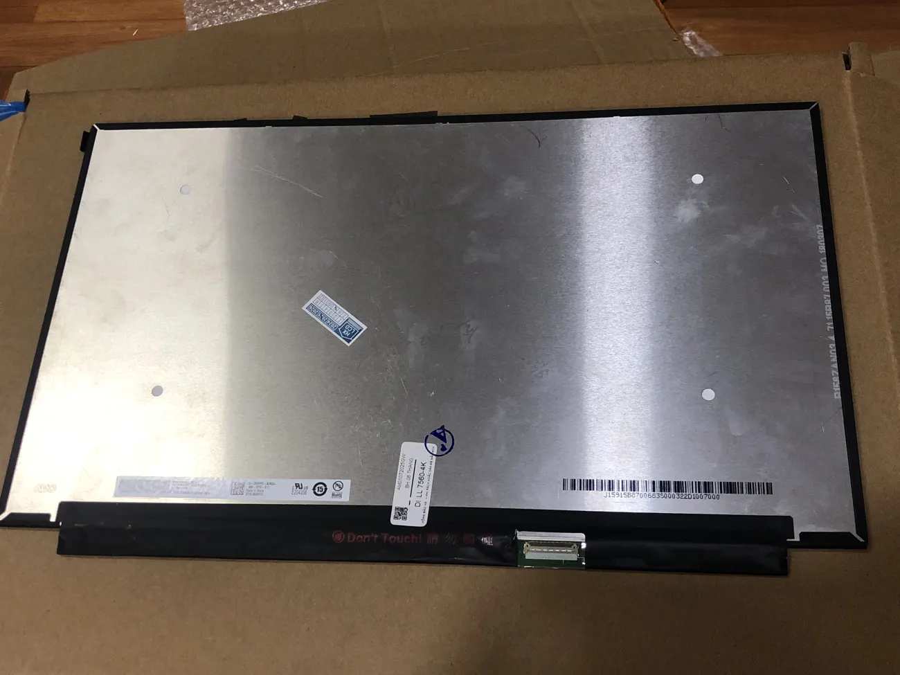Màn 7560 4K CÁP NHUYỄN, cáp nano mặt sau