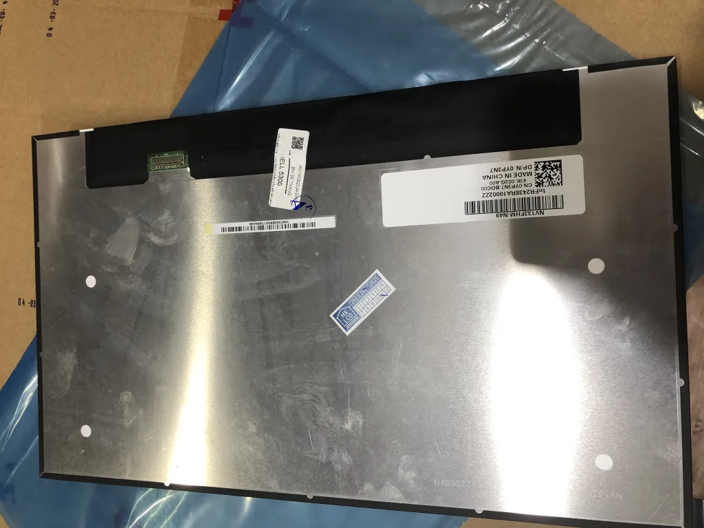 Màn DELL 5300 mặt sau