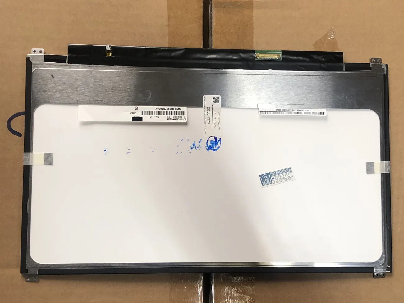 Màn Dell 5370 mặt sau