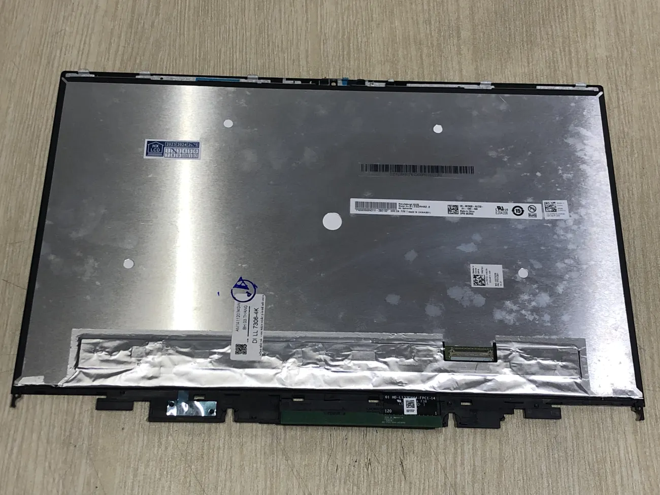 Màn DELL 7306 4K mặt trước
