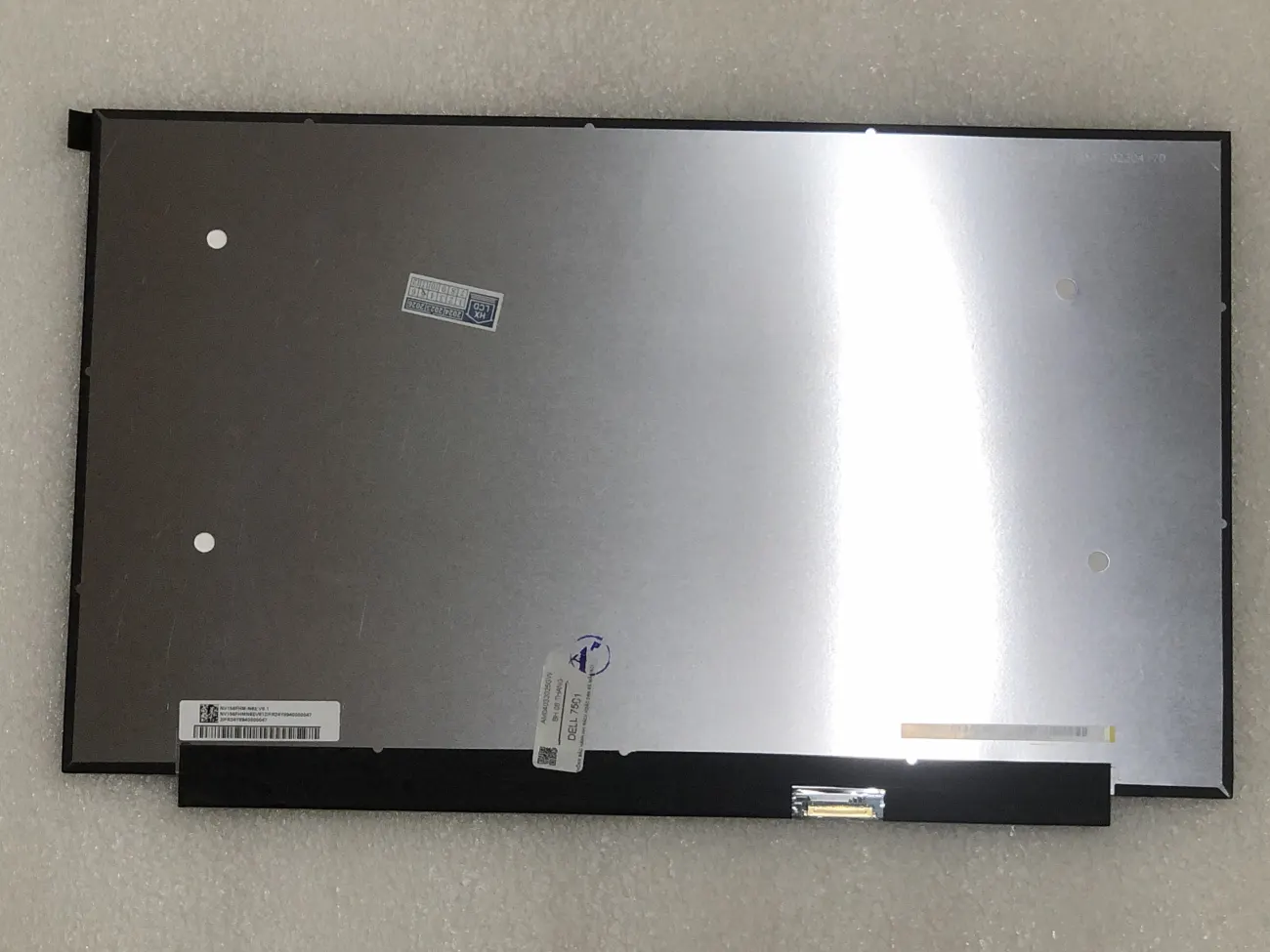 Màn DELL 7501 mặt sau