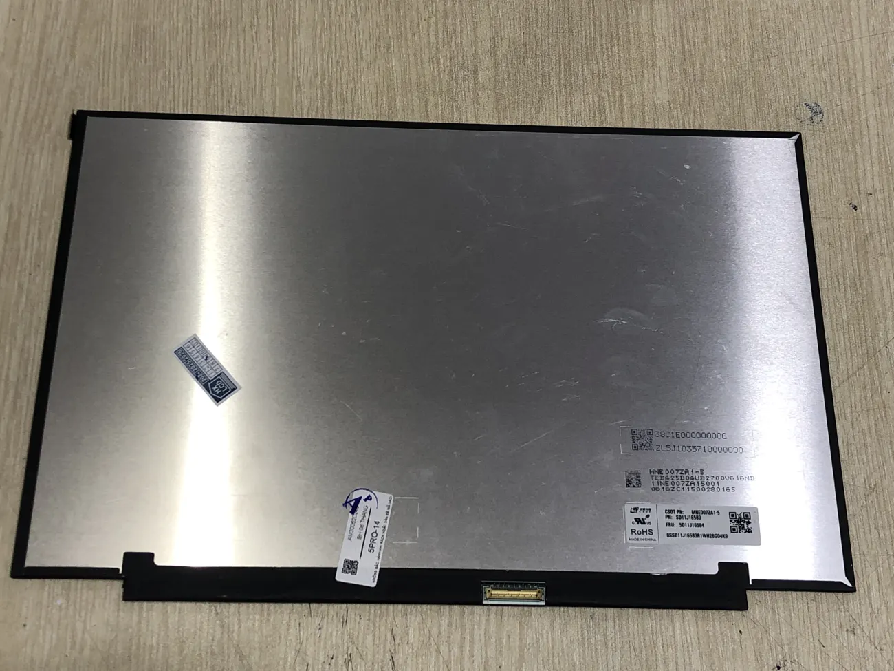 Màn LENOVO 5 PRO-14 mặt sau