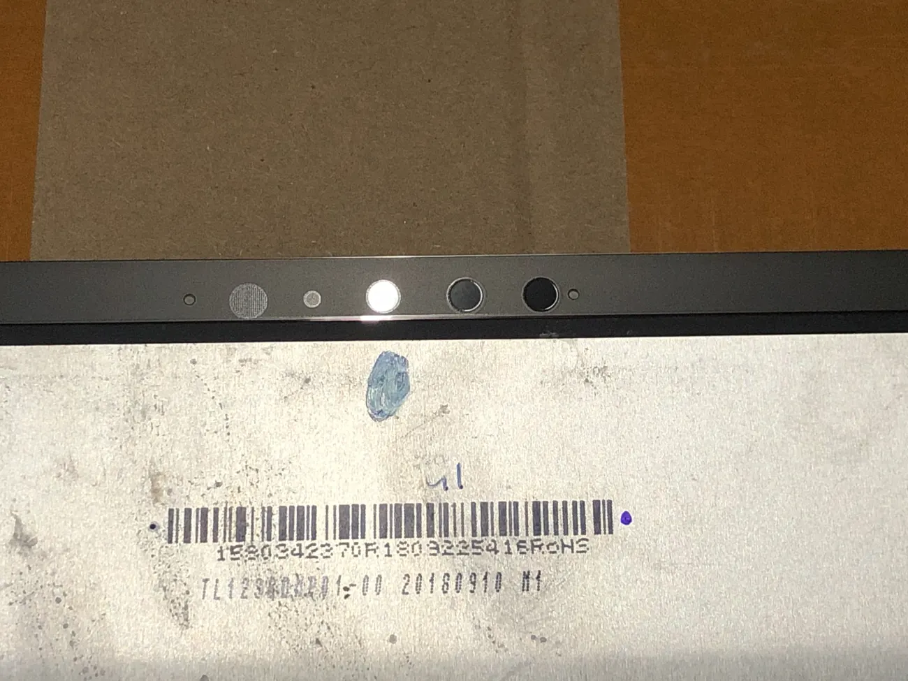 Màn SURFACE PRO7 mặt sau