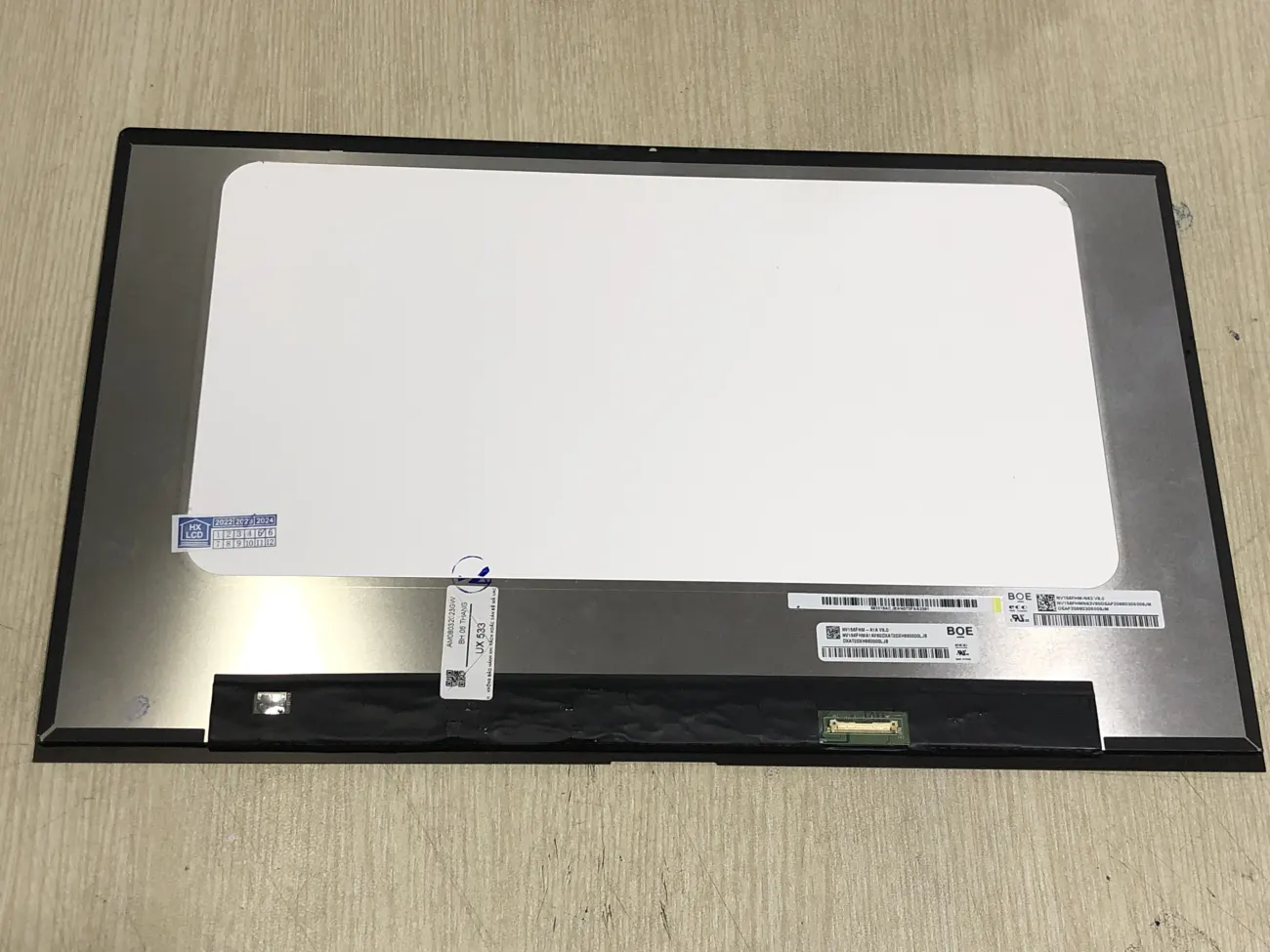 Màn Asus UX533 MÀN LIỀN KÍNH mặt sau