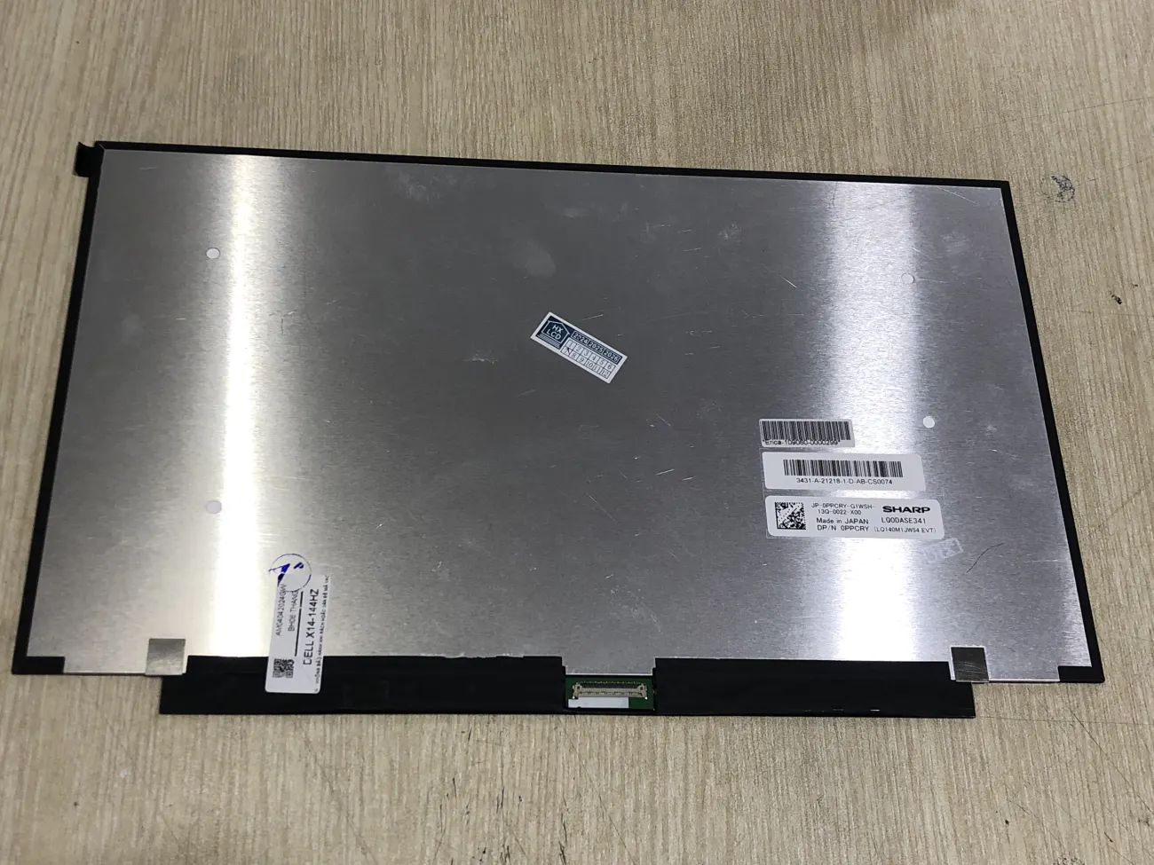Màn Dell X14 144HZ mặt sau
