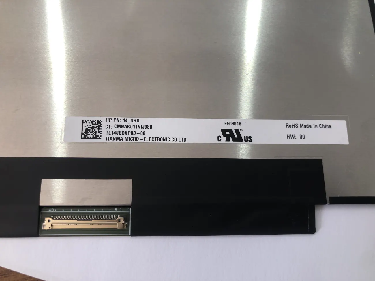 Màn Lenovo X1 GEN 6 2K mặt sau