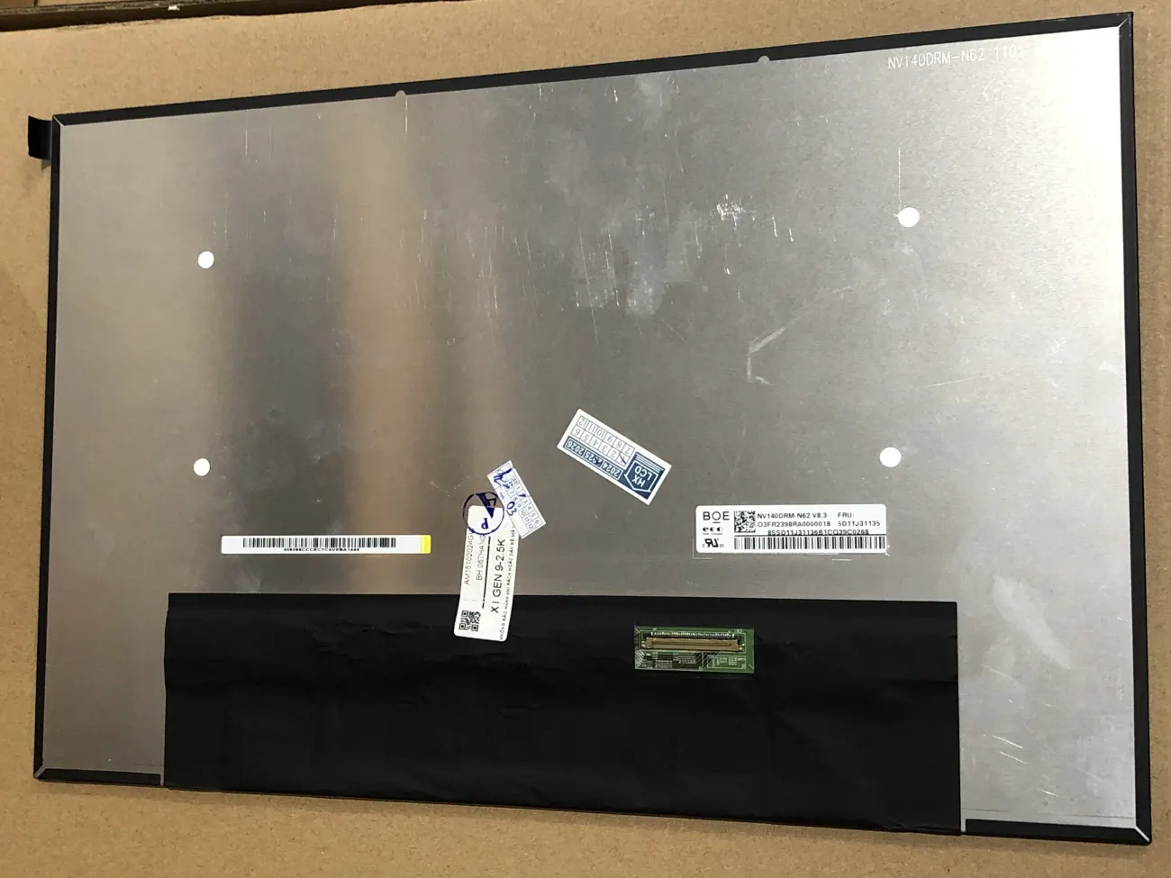 Màn Lenovo X1 GEN 9 2.5K mặt sau