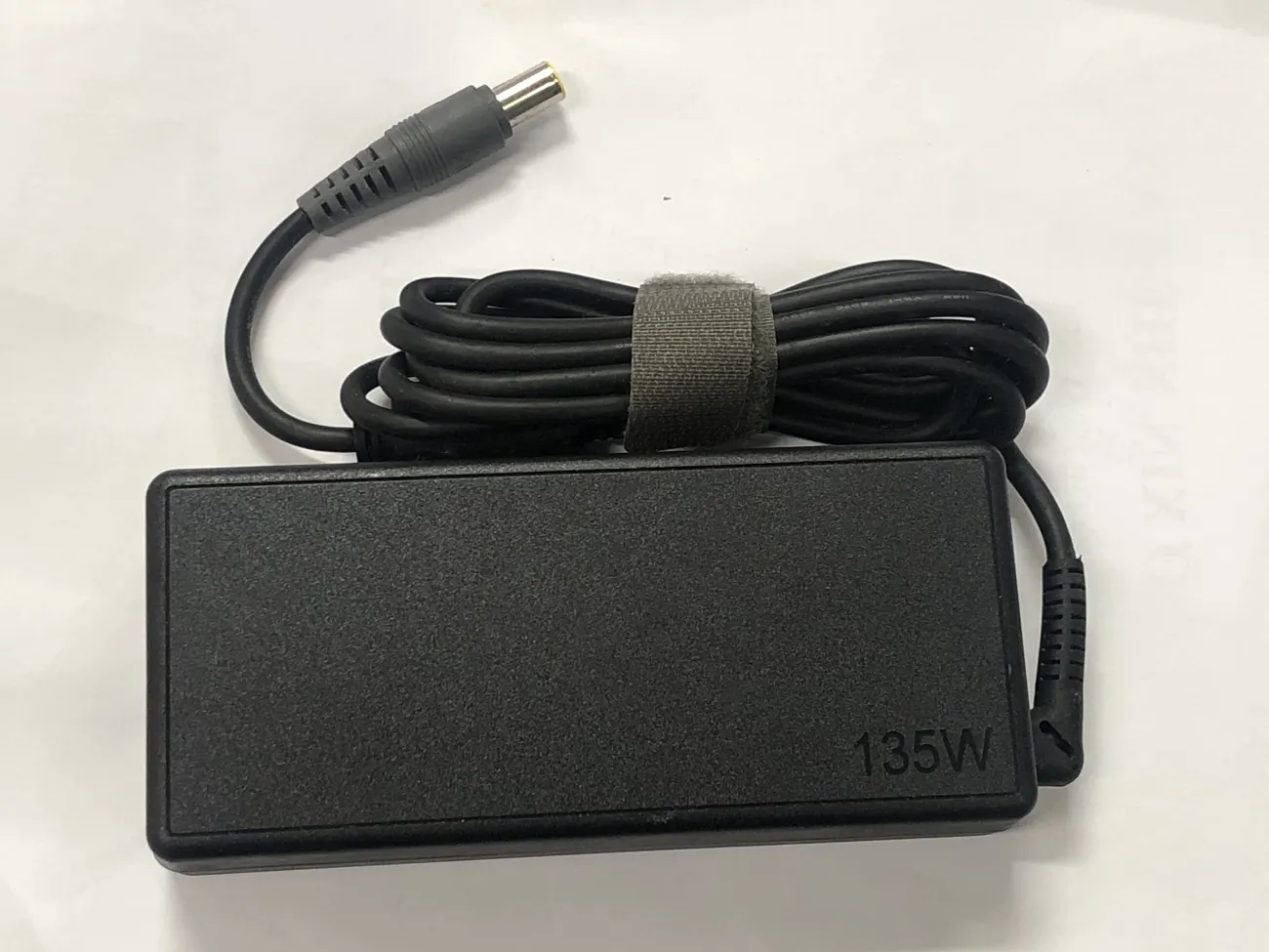 Sạc Lenovo 20V-6.75A 135W chân KIM TO zin mặt sau