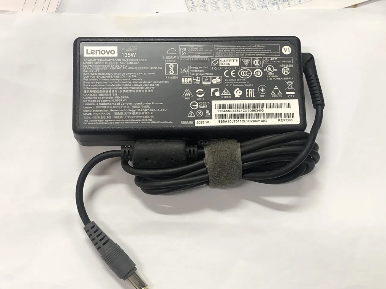 Sạc Lenovo 20V-6.75A 135W chân KIM TO zin mặt trước