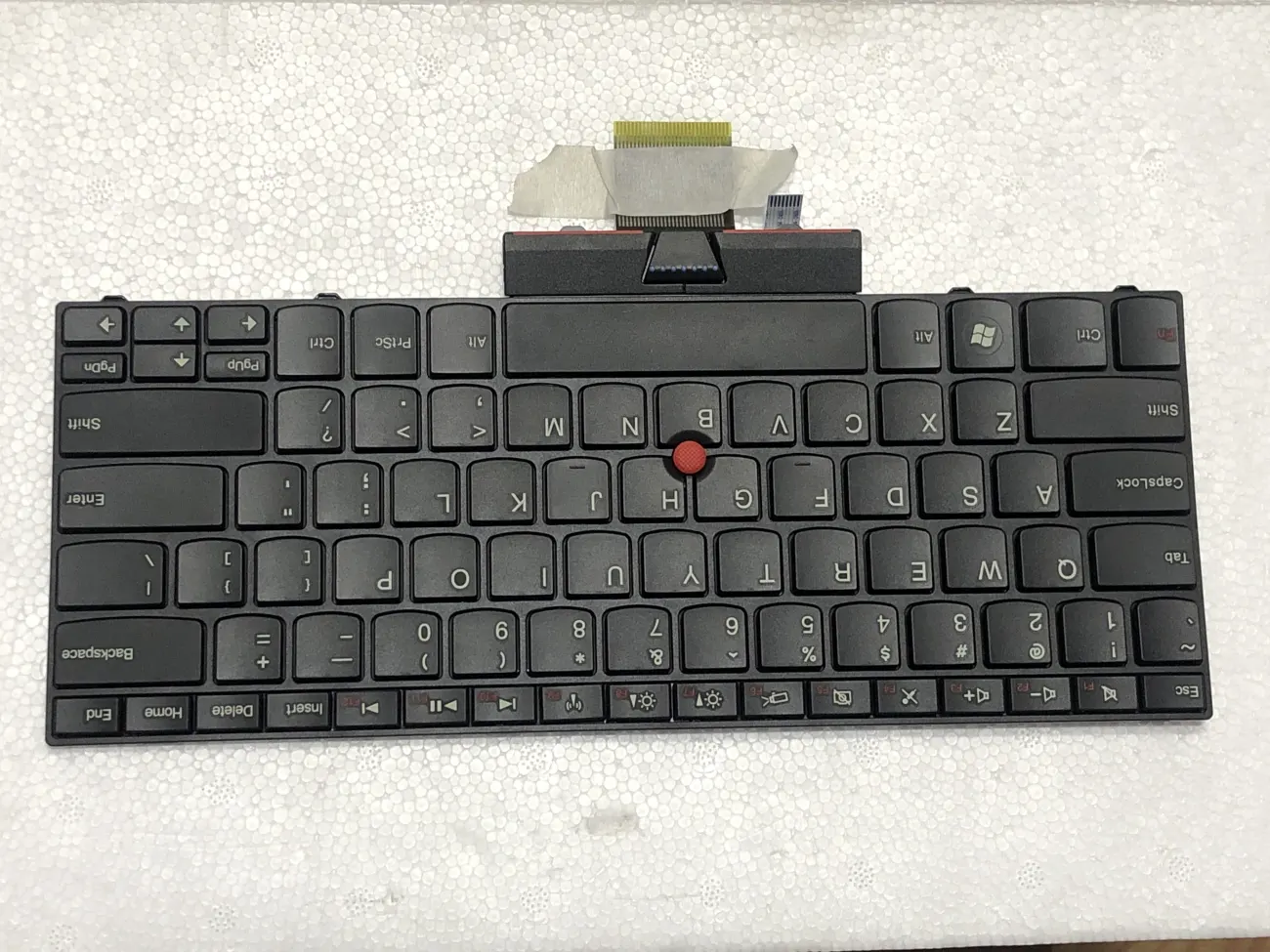 Bàn phím LENOVO E30 mặt trước