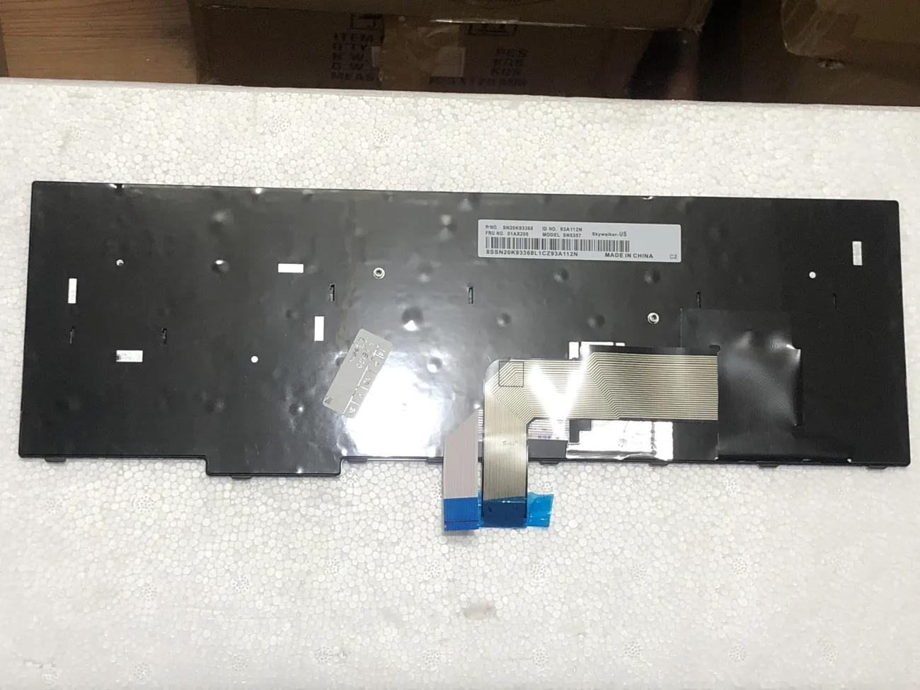 Bàn phím LENOVO E570 =CÓ CHUỘT GIỮA= => =>ThinkPad Edge E570 E575 mặt sau