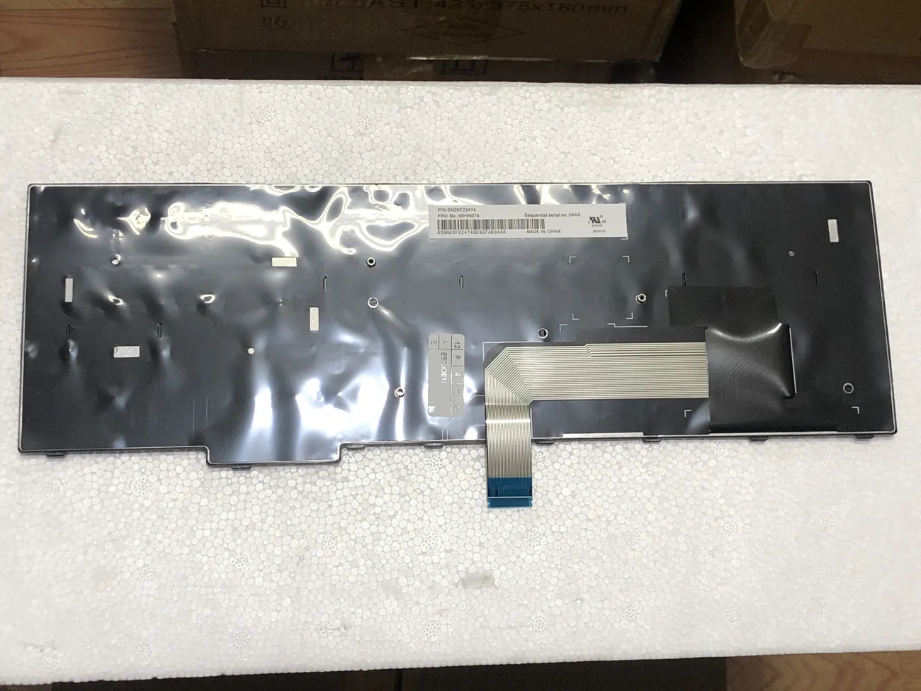 Bàn phím LENOVO E570 =KO CHUỘT GIỮA= => =>ThinkPad Edge E570 E575 mặt sau