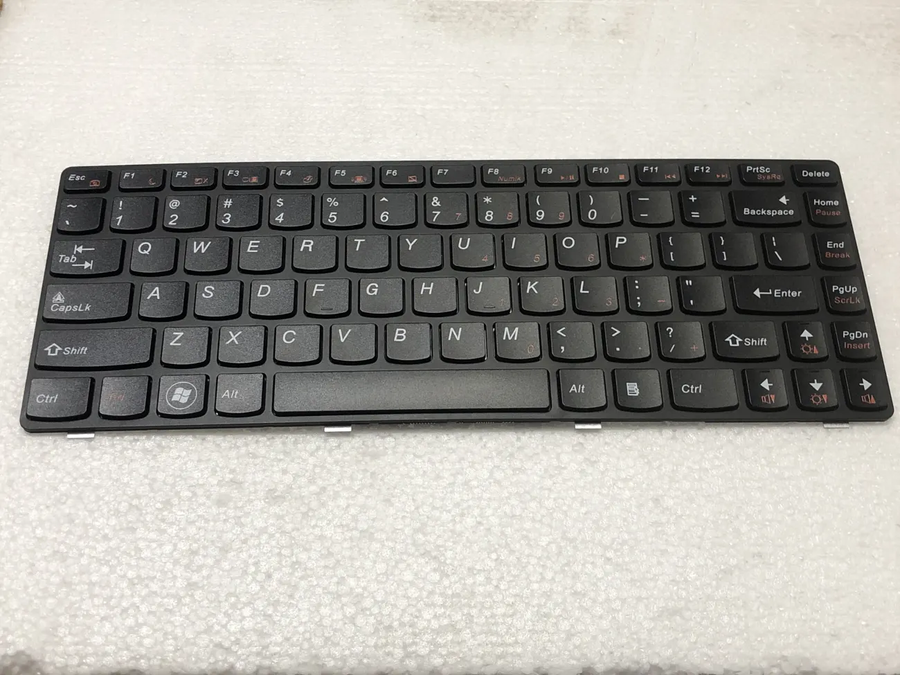 Bàn phím LENOVO G470 =>Ideapaq G470 G475 B470 B475 B490 V470 V490 Z490, G470, B490, G475, B475E, V480C, M490, B470, B480, V470, B475, M495 mặt trước